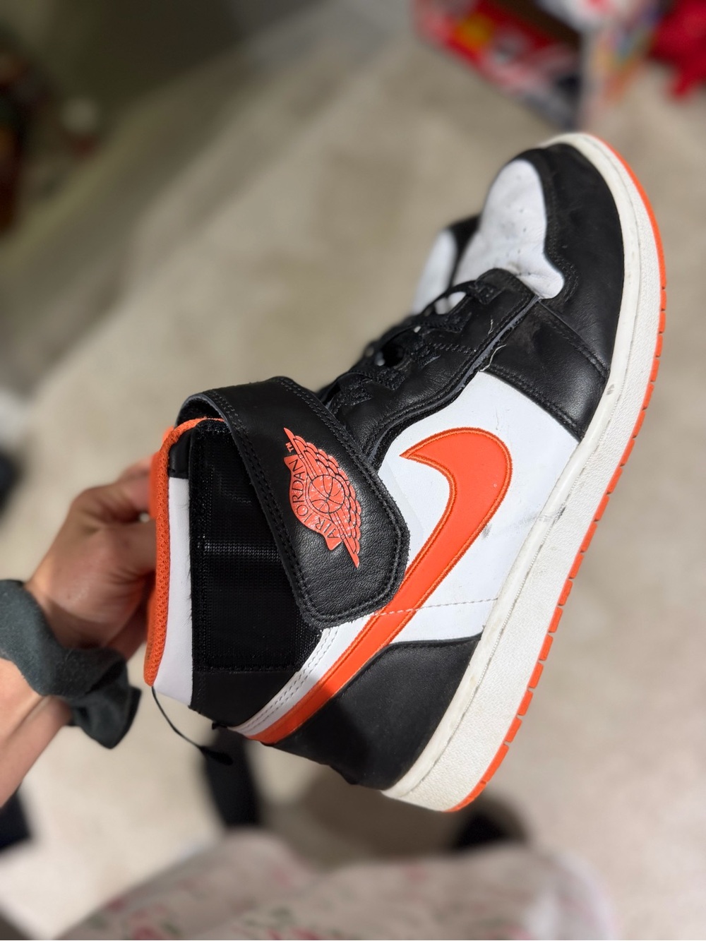 Air Jordan 1 High FlyEase (Black/White/Orange)